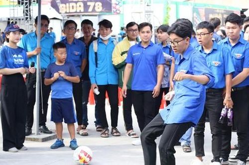 Thanh niên công nhân Đông Nam bộ hòa trong ngày hội lan tỏa năng lượng tích cực