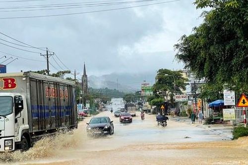 Mưa lớn kéo dài gây ngập lụt nhiều nơi ở thành phố Bảo Lộc