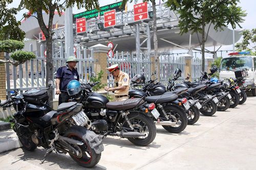 Xử lý nhóm mô tô phân khối lớn lưu thông trái phép vào cao tốc