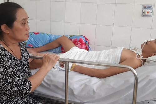 Báo VietNamNet tiếp tục đóng viện phí cho 2 bệnh nhân khó khăn