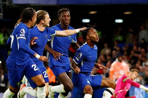 Sterling rực sáng, Chelsea đại thắng 3-0