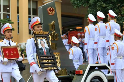 Linh xa đưa Phó Thủ tướng Lê Văn Thành về an nghỉ tại quê nhà