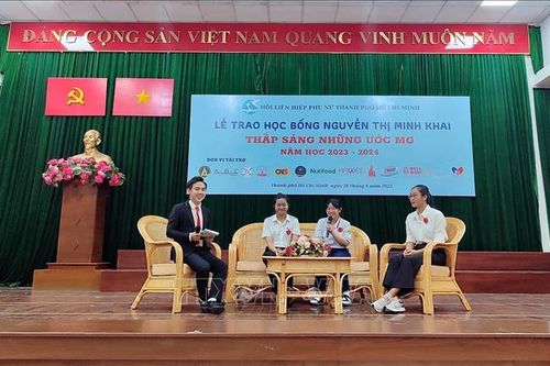 Trao học bổng Nguyễn Thị Minh Khai tặng 163 học sinh, sinh viên khó khăn