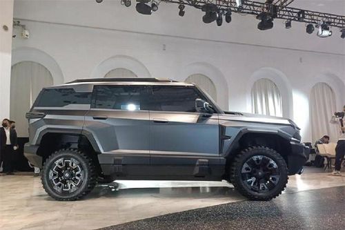 SUV được mệnh danh 'quái vật offroad' ra mắt: Thiết kế cực hầm hố, mạnh hơn 1.000 mã lực