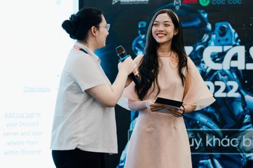 Cách nữ MC xinh đẹp 'thống trị' được các sân khấu trường đại học