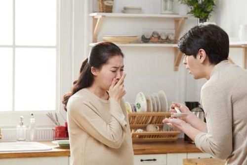 Sự khác biệt giữa trẻ sinh ra bởi mẹ 'ốm nghén thường xuyên' và 'không ốm nghén'