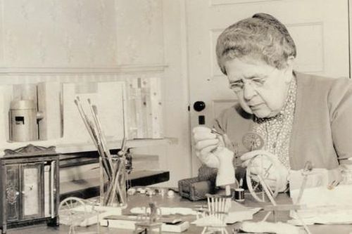 Frances Glessner Lee: Hành trình từ người thừa kế giàu có đam mê chơi búp bê đến 'mẹ đỡ đầu của ngành khoa học pháp y'