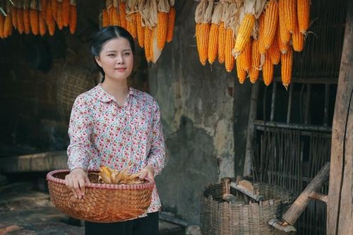 Phạm Thùy Linh hát về tình mẫu tử nhân mùa Vu lan
