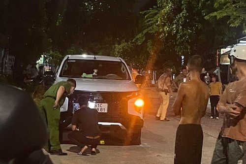 Lùi xe bất cẩn, tài xế cán bé trai hơn 1 tuổi tử vong