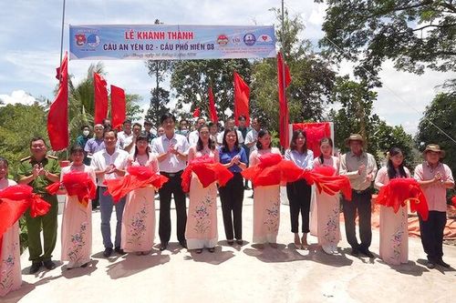 Khánh thành cầu An Yên 2 - cầu Phổ Hiền 8 và Học bổng 'tiếp bước đến trường' tại xã Bình Thành