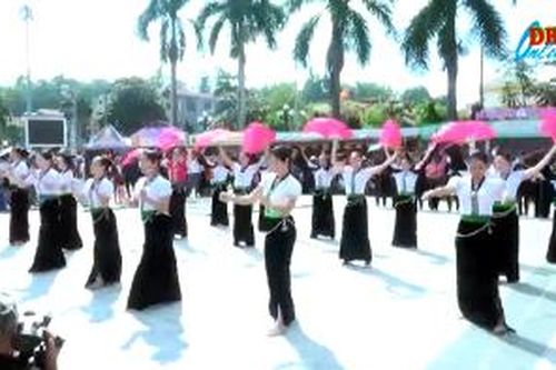 Phát triển du lịch gắn với bảo tồn các giá trị bản sắc văn hóa