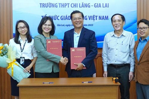 Trường THPT Chi Lăng hợp tác với Tổ chức Giáo dục IIG Việt Nam đào tạo Tin học