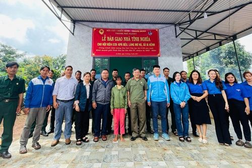 Pleiku: Bàn giao nhà tình nghĩa cho cựu chiến binh Kpă Bêu