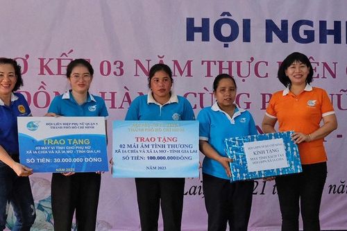 Nghĩa tình với biên giới