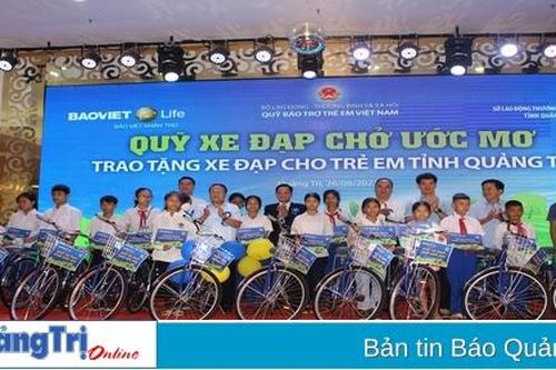 Bảo Việt nhân thọ trao 100 chiếc xe đạp cho học sinh có hoàn cảnh khó khăn