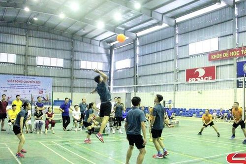 Giải bóng chuyền hơi chào mừng Ngày truyền thống Ngành Thông tin và Truyền thông Sơn La