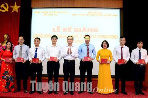 34 học viên hoàn thành bồi dưỡng đối với lãnh đạo, quản lý cấp sở và tương đương