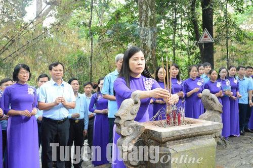 Đảng ủy Văn phòng Đoàn Đại biểu Quốc hội và HĐND tỉnh về nguồn tại Sơn Dương