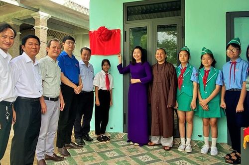 Bàn giao nhà Khăn quàng đỏ cho học sinh có hoàn cảnh khó khăn tại TP. Huế