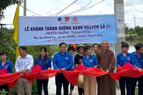 Bến Tre: Câu lạc bộ Hạnh Nguyện khánh thành đường bê-tông nông thôn, nhà tình thương