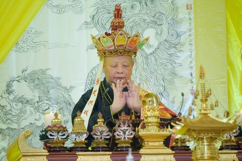 Hòa thượng Thích Lệ Trang đăng đàn chẩn tế kết thúc Pháp hội Vu lan tại Việt Nam Quốc Tự