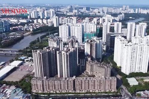 Doanh nghiệp nhà ở chưa hết khó, đại gia ngoại đua 'rót tiền'
