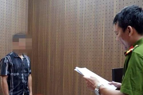 Hiếp dâm con riêng của vợ, cha dượng bị khởi tố