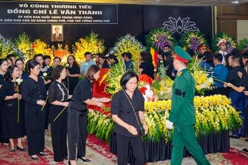 Người dân Hải Phòng xúc động tiễn biệt Phó Thủ tướng Lê Văn Thành