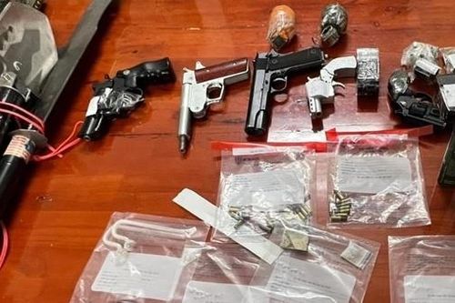 Giấu trong nhà 8 khẩu súng và hàng trăm viên đạn