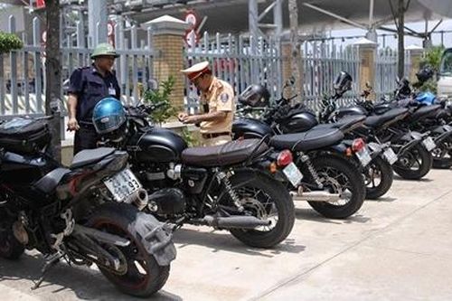 30 xe phân khối lớn ngang nhiên đi vào cao tốc Bắc Giang - Lạng Sơn