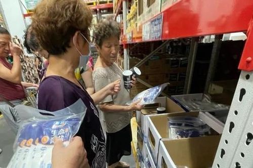 Người dân Trung Quốc đổ xô đi mua muối