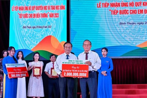 Bình Thuận: Tiếp nhận ủng hộ và trao học bổng 'Tiếp bước cho em đến trường' năm 2023