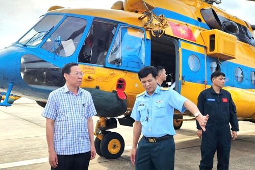 Bí thư và Chủ tịch TP.HCM đi trực thăng khảo sát quy hoạch