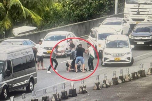 Xin vượt không được, nhóm côn đồ ngang ngược chặn đánh nạn nhân