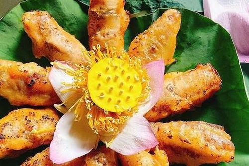 Hoa sen cuộn tôm thịt chiên giòn