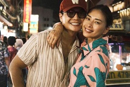Vợ chồng Ngô Thanh Vân 'đại náo' phố ẩm thực Bangkok