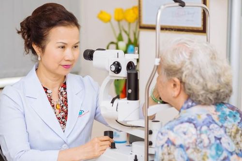 Phương pháp điều trị mới cho thoái hóa điểm vàng liên quan đến tuổi tác
