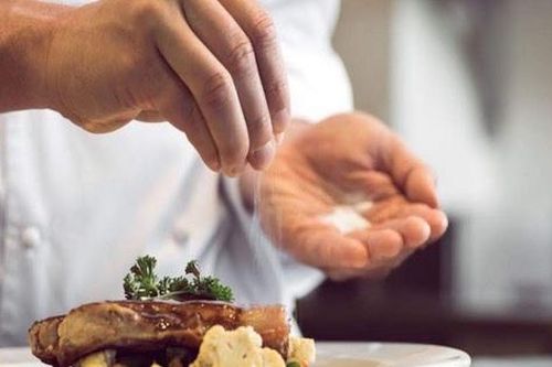 Người Việt ăn thiếu rau, nhưng lại thừa muối: Nhiều hệ lụy sức khỏe
