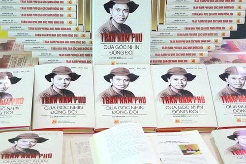 Ra mắt sách 'Trần Nam Phú qua góc nhìn đồng đội'