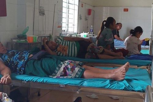 Nhiều người dân bản Co Pục nhập viện vì nghi uống phải nguồn nước nhiễm độc
