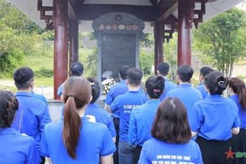 Đoàn viên ngành tài chính tỉnh Gia Lai hành trình về nguồn tại khu di tích K10