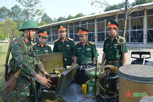 Sư đoàn 9 (Quân đoàn 4): Tăng hiệu quả huấn luyện phòng hóa với sáng kiến 'Mô hình mô phỏng xe tắm tiệt trùng ĐĐA-66'