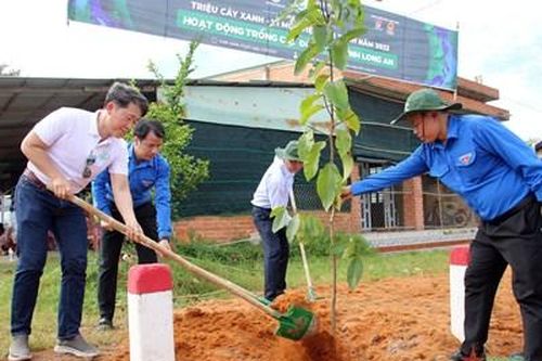 Trung ương Đoàn tổ chức trồng 6.000 cây xanh tại tỉnh Long An