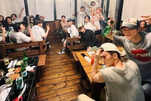 Một bức ảnh của NCT đang gây 'náo loạn', Knet đồng loạt nhảy vào 'mổ xẻ' một cách vui vẻ
