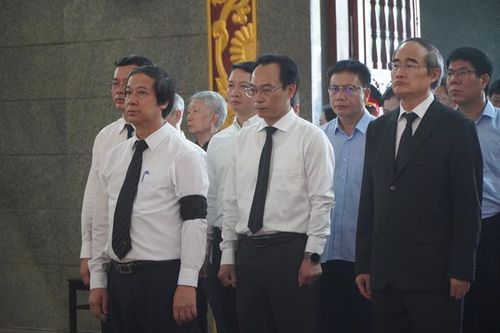 Bộ Giáo dục và Đào tạo viếng GS.TS Trần Hồng Quân