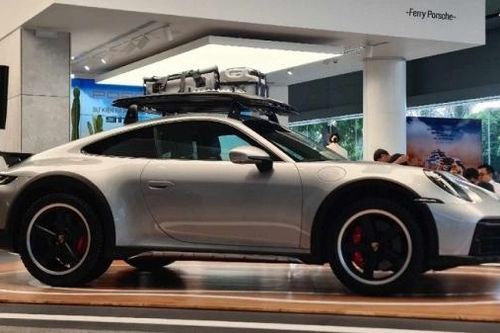 Cận cảnh siêu xe thể thao Porsche 911 Dakar 2023 vừa ra mắt tại Việt Nam