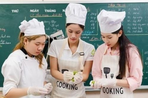 Thí sinh Hoa hậu Hòa bình Việt Nam 2023 chung tay thực hiện dự án 'Ươm mầm hy vọng'