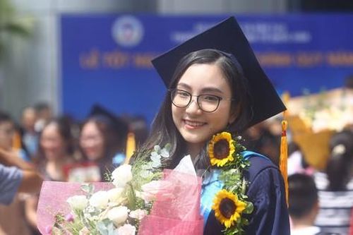 Gần 70% sinh viên Trường Đại học Kinh tế Quốc dân tốt nghiệp loại giỏi, xuất sắc