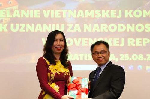 Lễ chúc mừng cộng đồng người Việt được công nhận dân tộc thiểu số tại Slovakia