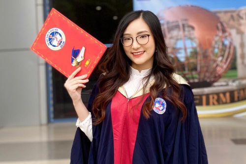 Thủ khoa Kinh tế Quốc dân đầu tiên đạt điểm tuyệt đối, được nhận vào Big 4